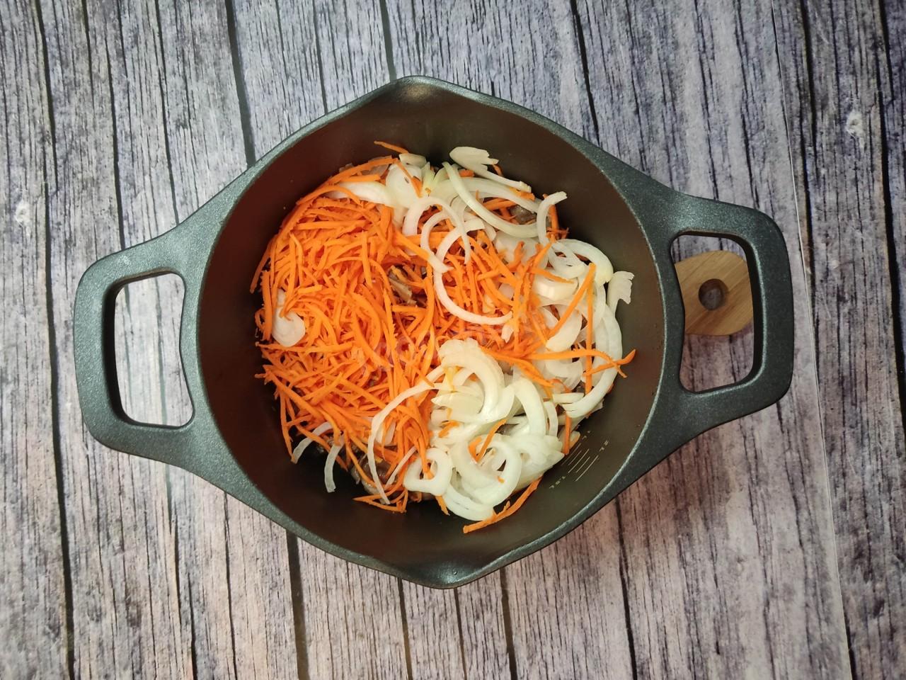 Шаг 6 приготовления Куриные сердечки в сливках на сковороде