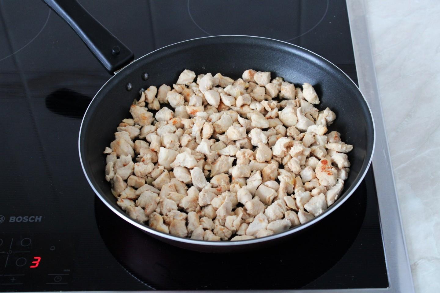 Шаг 8 приготовления Картофельные гнезда с курицей