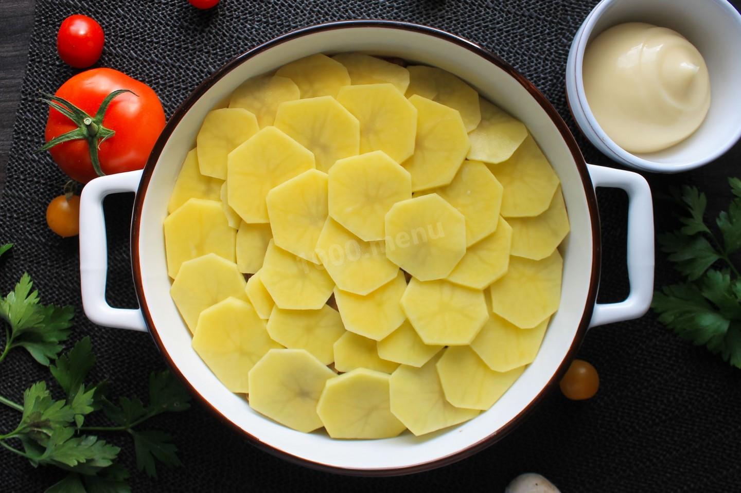 Шаг 6 приготовления Мясо по французски с картошкой и грибами