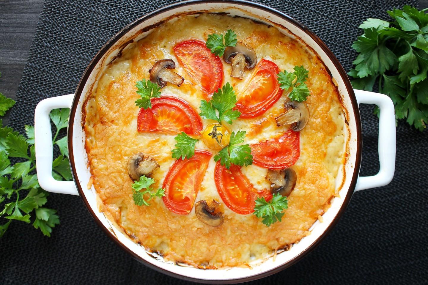 Шаг 9 приготовления Мясо по французски с картошкой и грибами