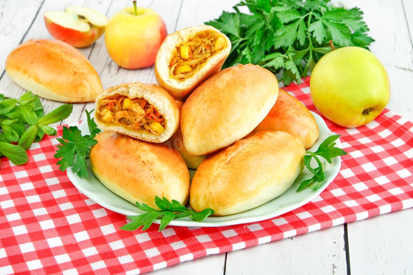Шаг 30 приготовления Пирожки с капустой и яблоками