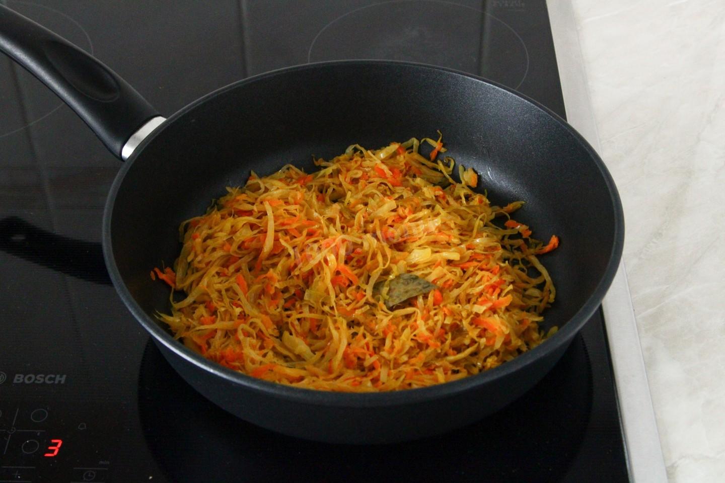 Шаг 6 приготовления Пирожки с капустой и яблоками