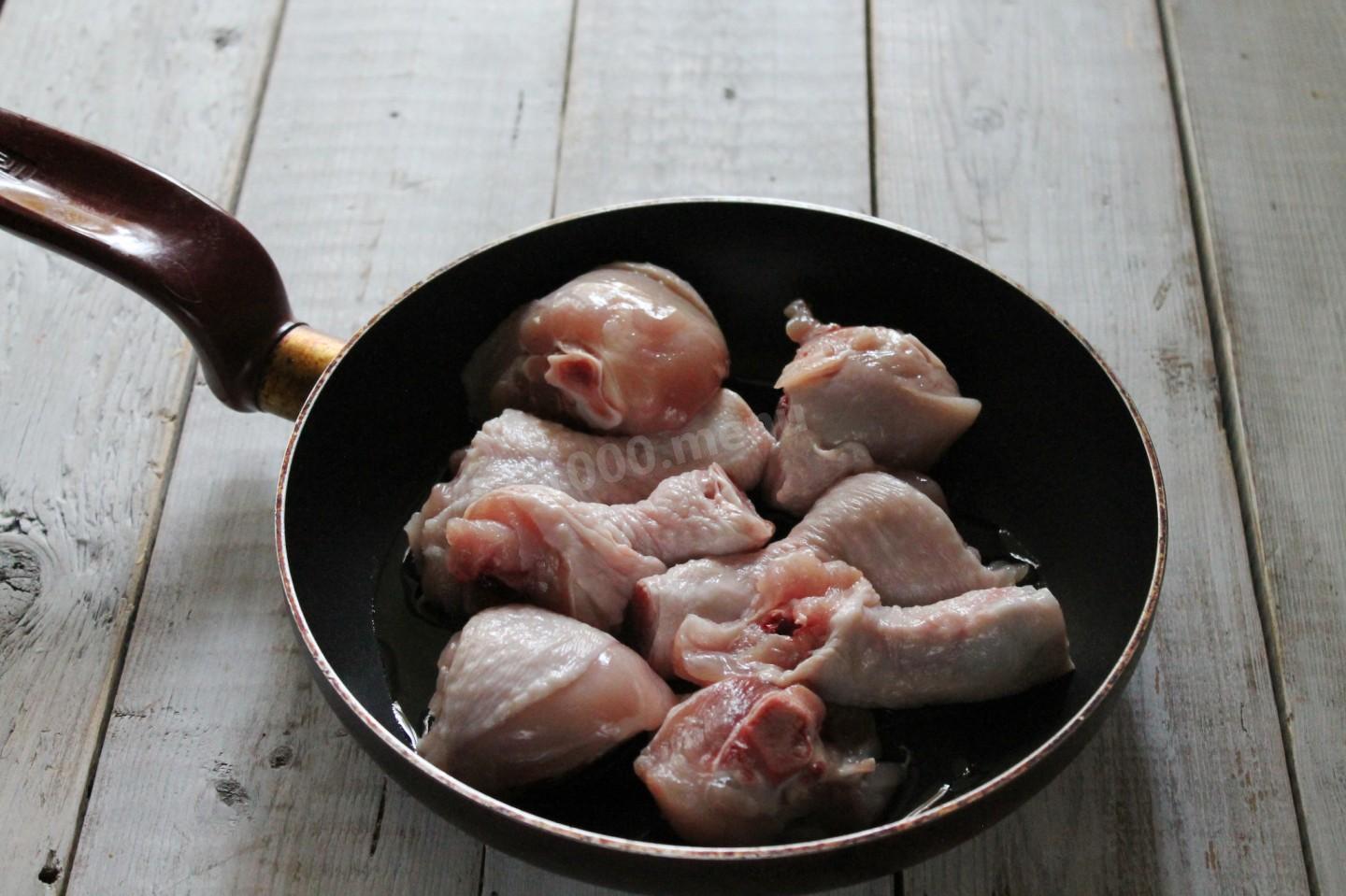 Шаг 3 приготовления Курица тушеная с луком