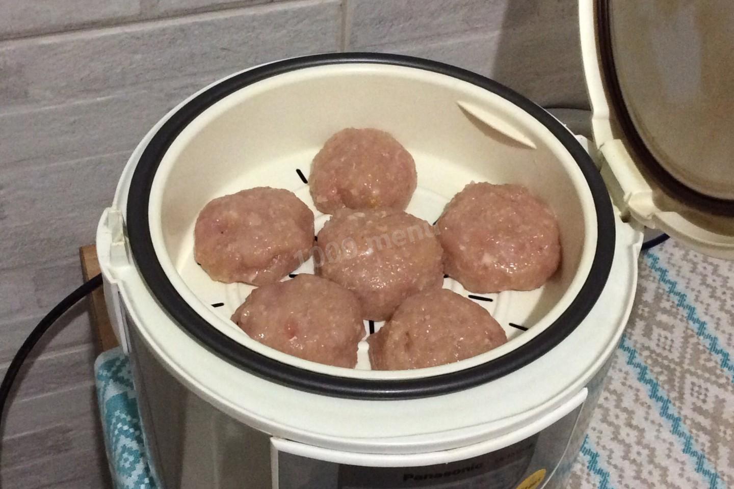 Шаг 7 приготовления Диетические куриные котлеты на пару