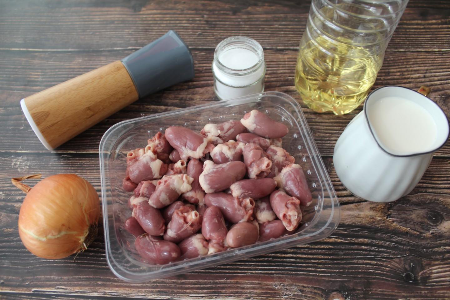 Шаг 1 приготовления Куриные сердечки в сливочном соусе