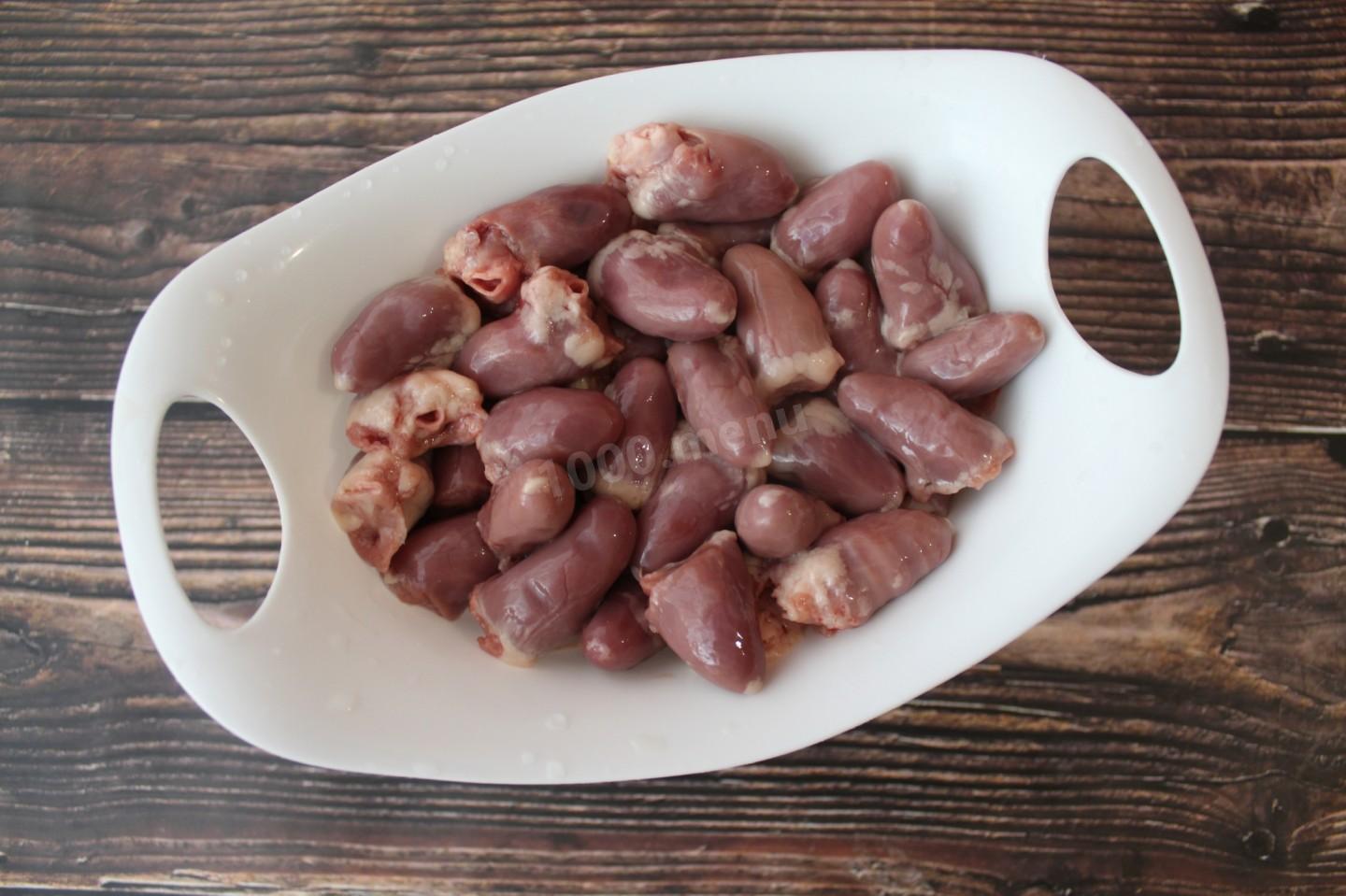 Шаг 2 приготовления Куриные сердечки в сливочном соусе