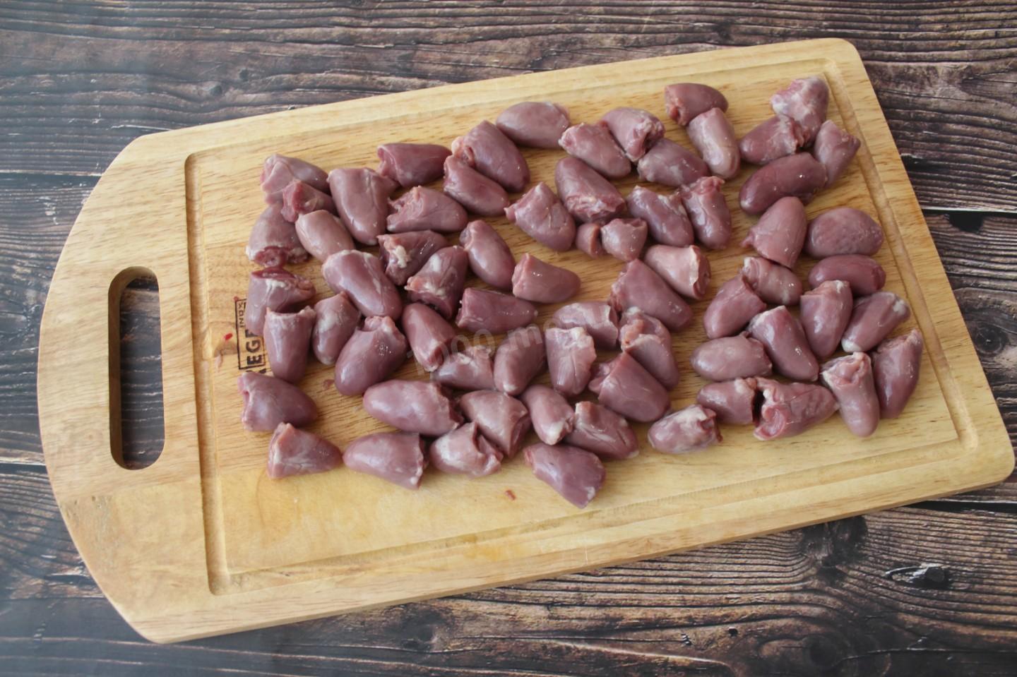 Шаг 3 приготовления Куриные сердечки в сливочном соусе