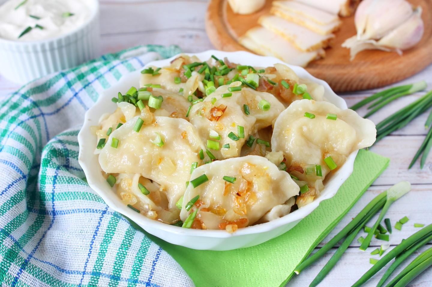 Шаг 9 приготовления Вареники с картошкой и салом