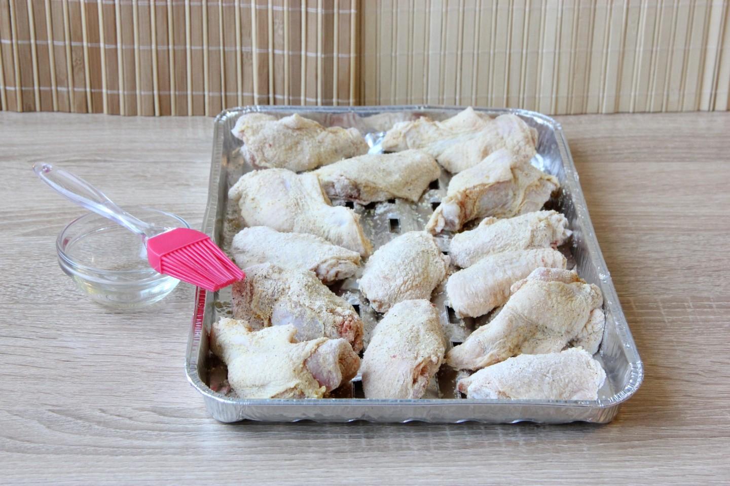 Шаг 4 приготовления Запеченные куриные крылышки в духовке