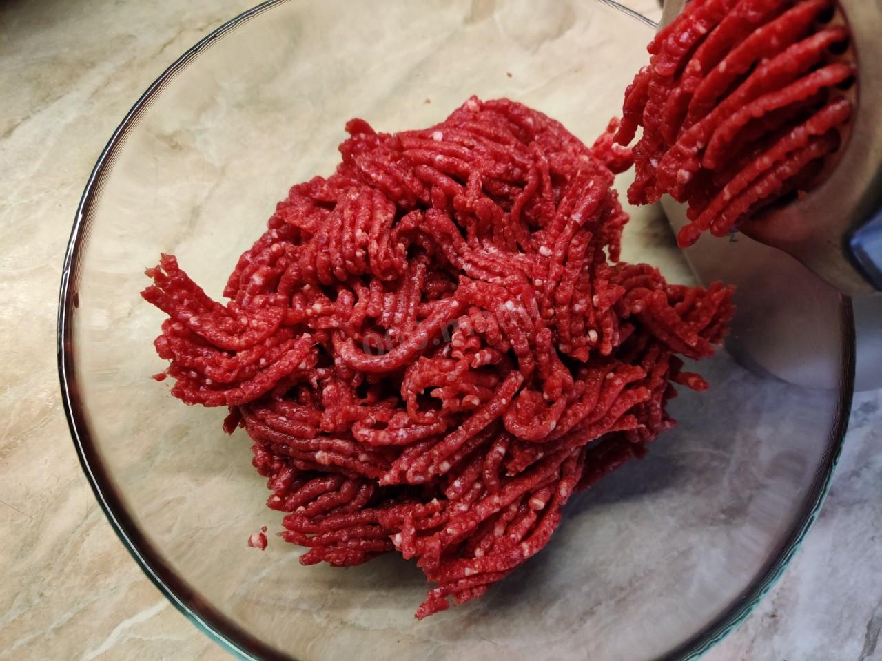 Шаг 1 приготовления Капуста тушеная с фаршем и картошкой