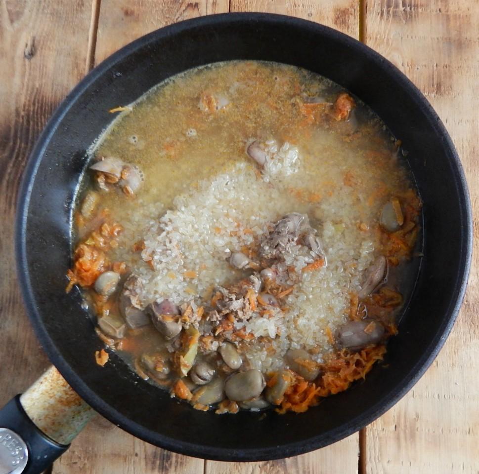 Шаг 8 приготовления Рис с куриной печенью