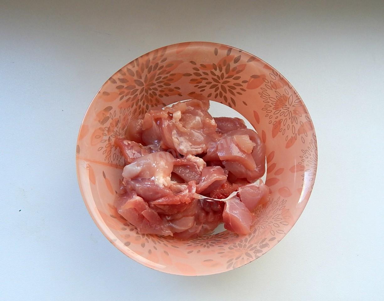 Шаг 1 приготовления Спагетти с курицей и грибами в сливочном соусе