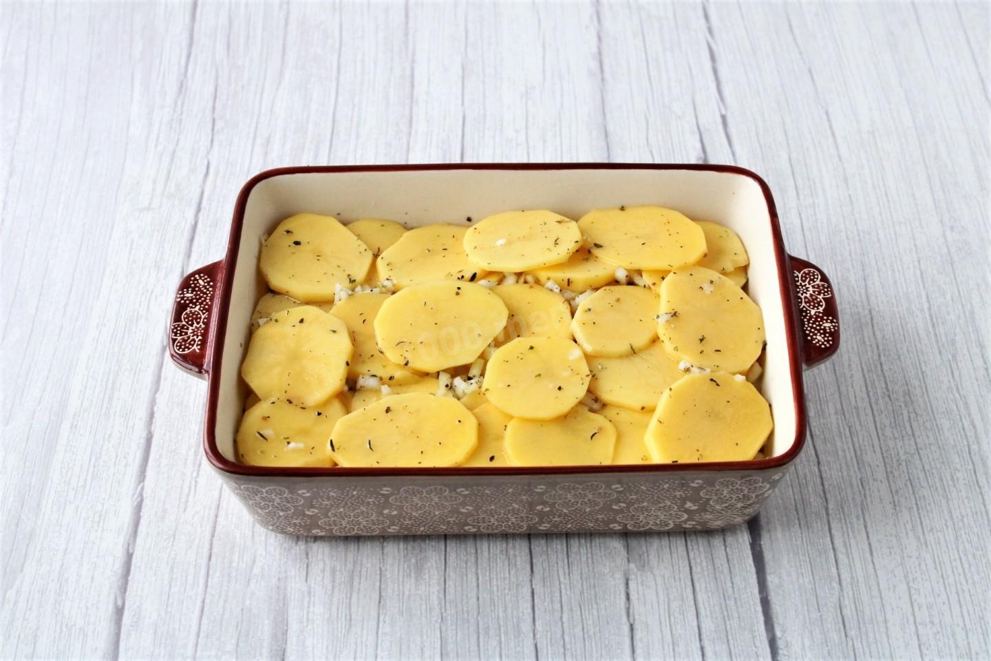 Шаг 9 приготовления Картошка под шубой в духовке