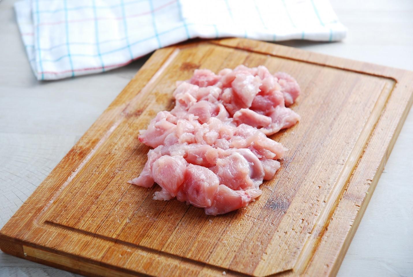Шаг 4 приготовления Запеканка из кабачков с курицей сыром и помидорами