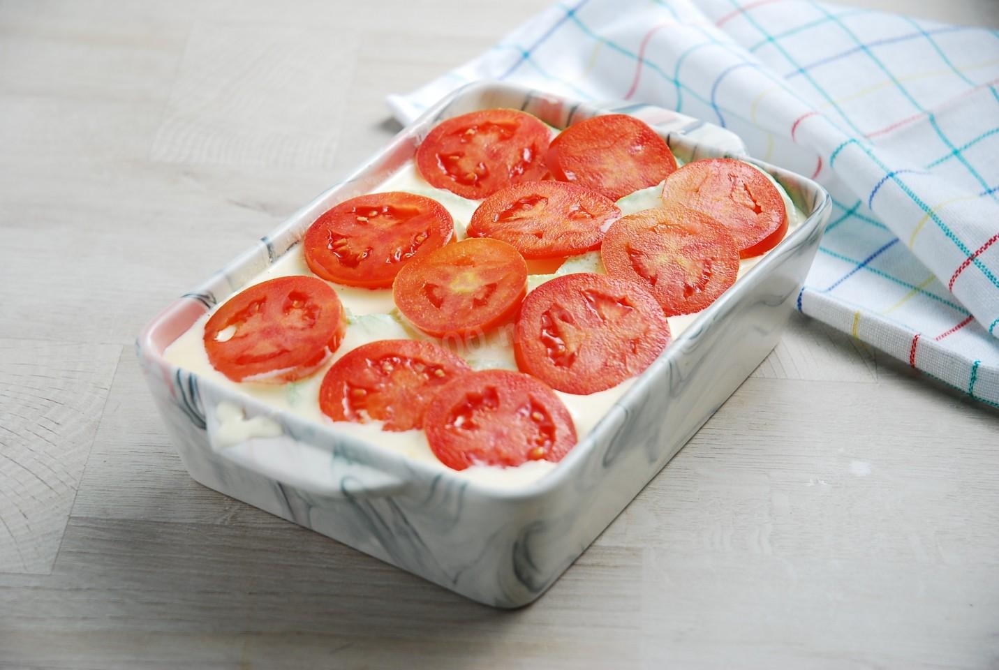 Шаг 9 приготовления Запеканка из кабачков с курицей сыром и помидорами