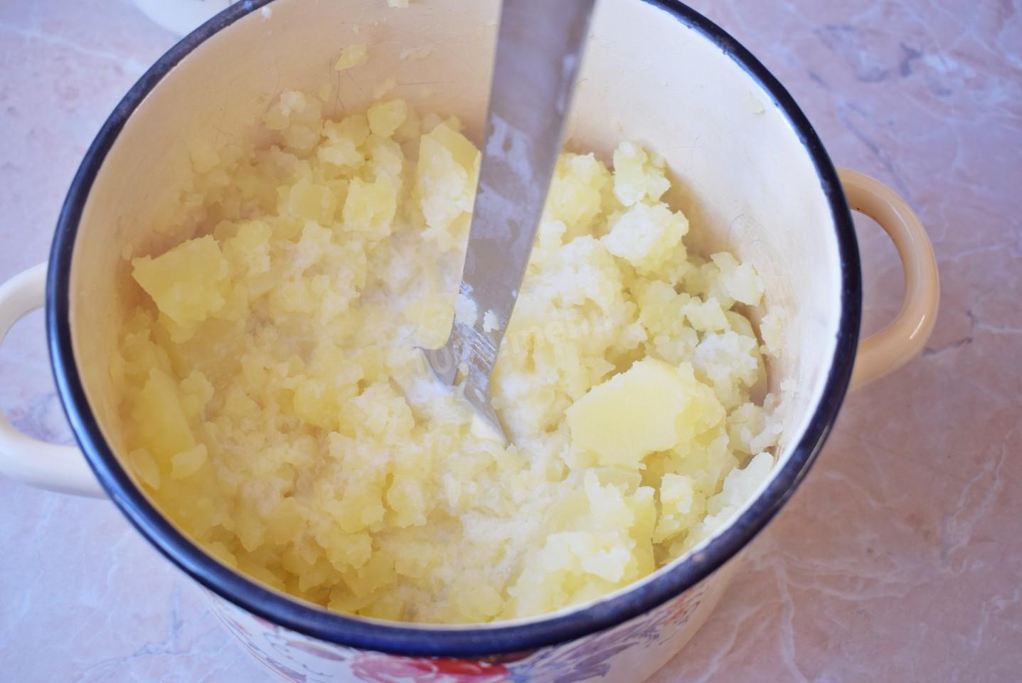 Шаг 5 приготовления Картофельное пюре с яйцом и молоком