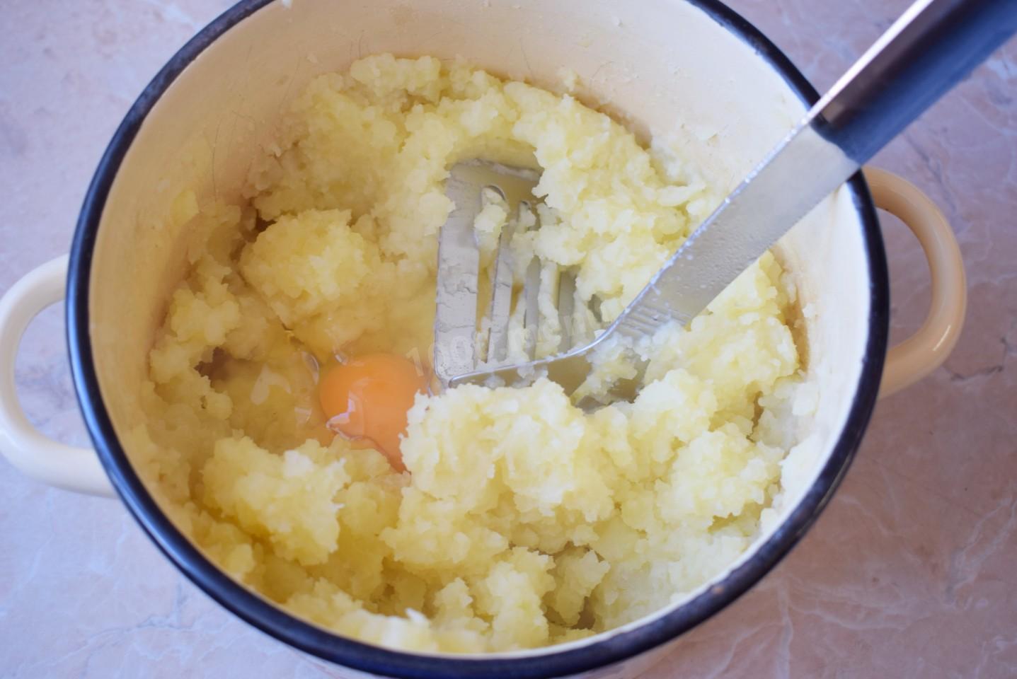 Шаг 6 приготовления Картофельное пюре с яйцом и молоком