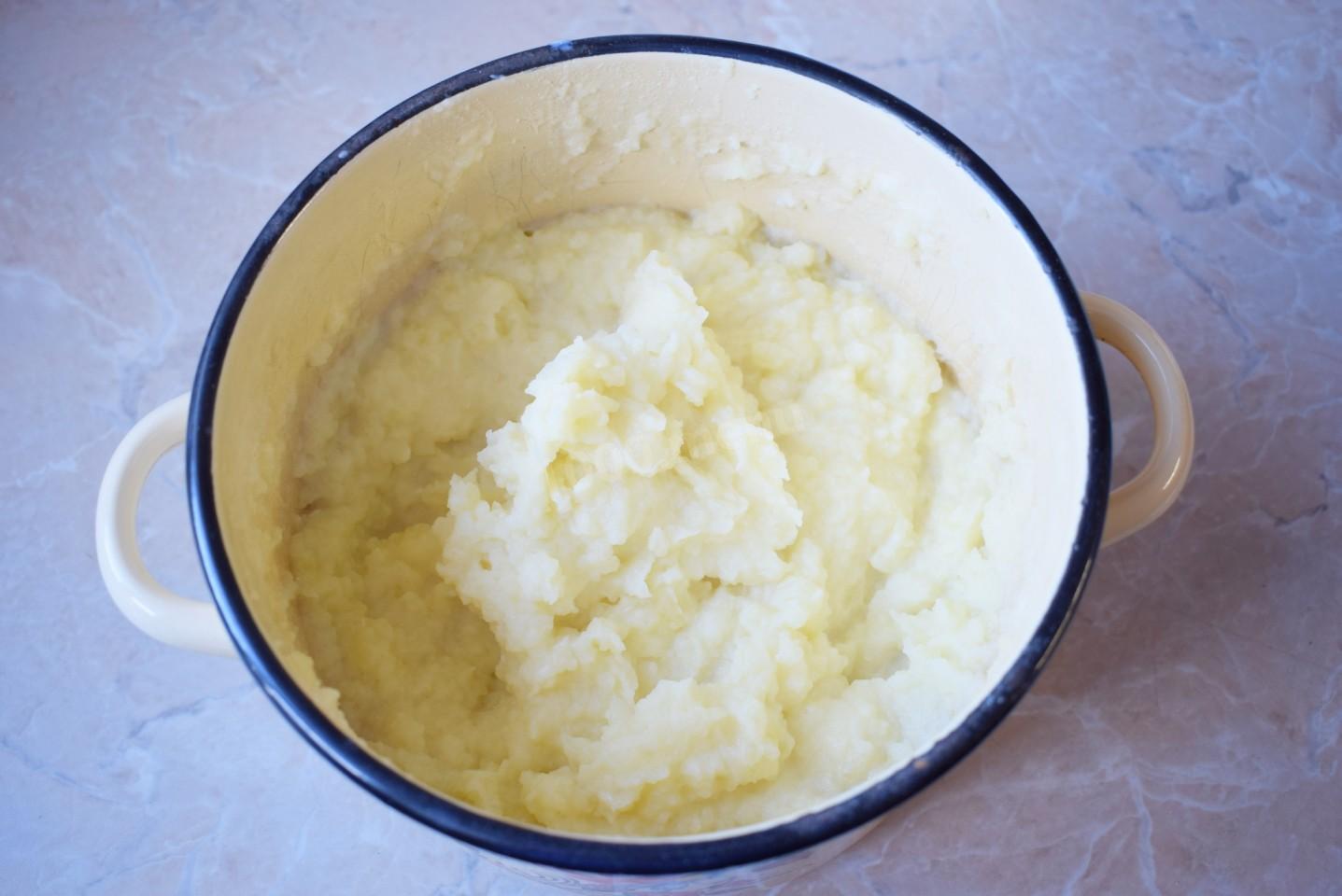 Шаг 8 приготовления Картофельное пюре с яйцом и молоком