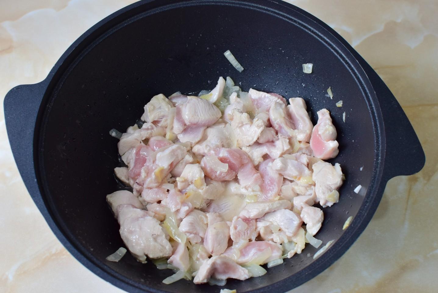 Шаг 4 приготовления Плов из куриной грудки