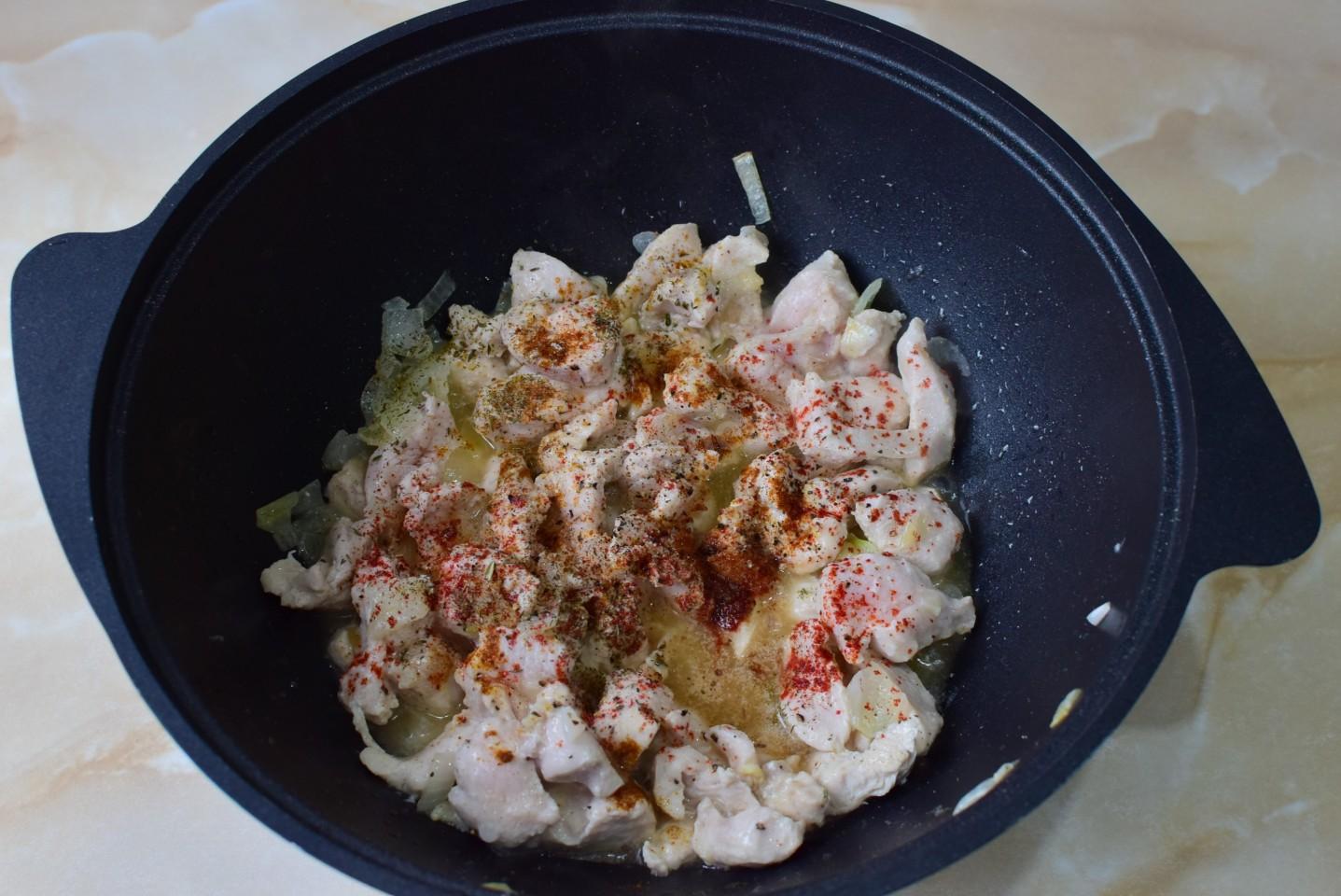Шаг 5 приготовления Плов из куриной грудки