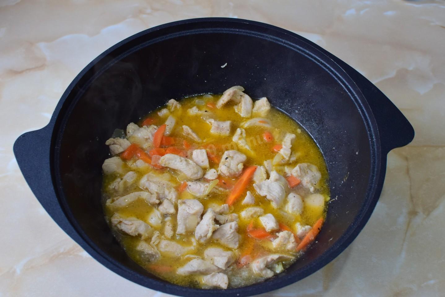 Шаг 8 приготовления Плов из куриной грудки