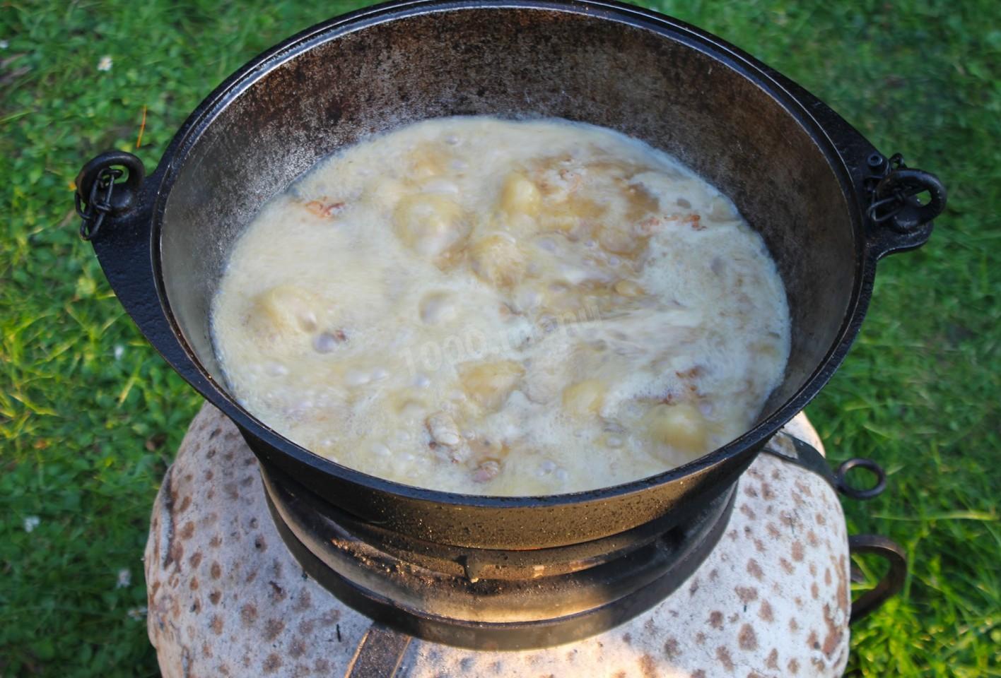 Шаг 12 приготовления Тушеная свинина в казане с овощами