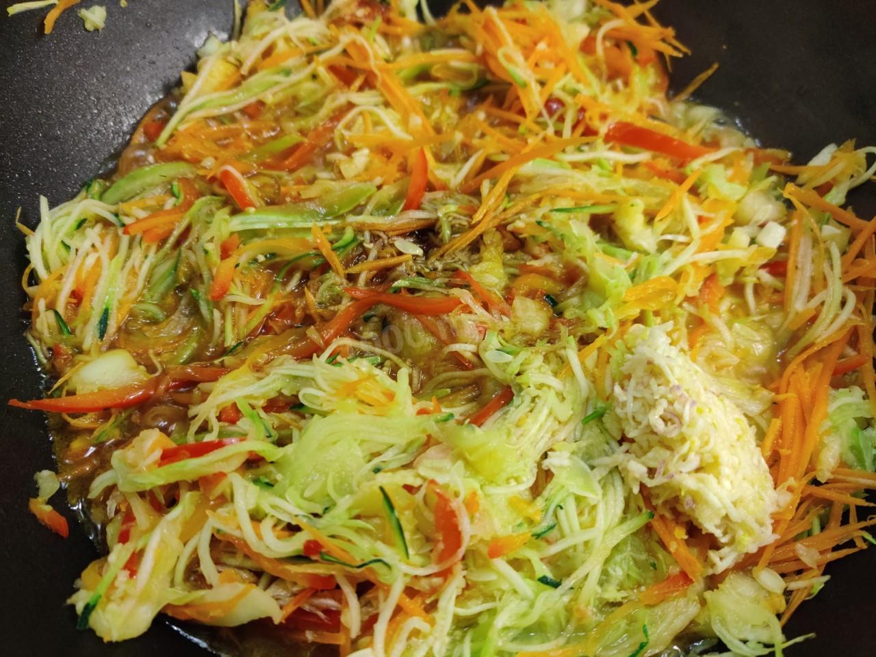 Шаг 7 приготовления Рисовая лапша с овощами