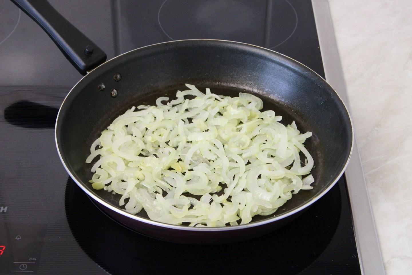 Шаг 14 приготовления Пицца с луком и сыром