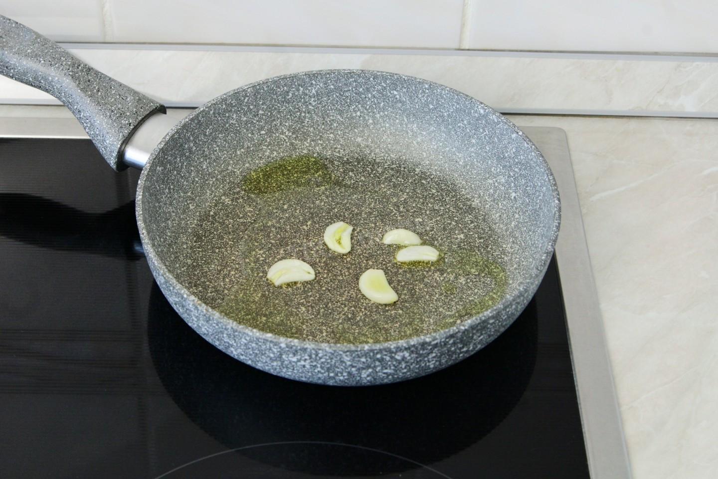 Шаг 2 приготовления Пицца с луком и сыром