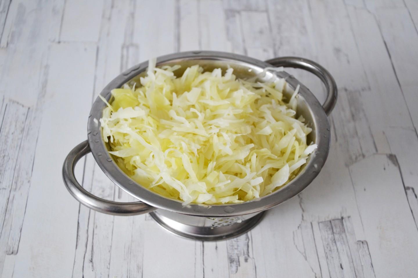 Шаг 4 приготовления Котлеты капустные с манкой