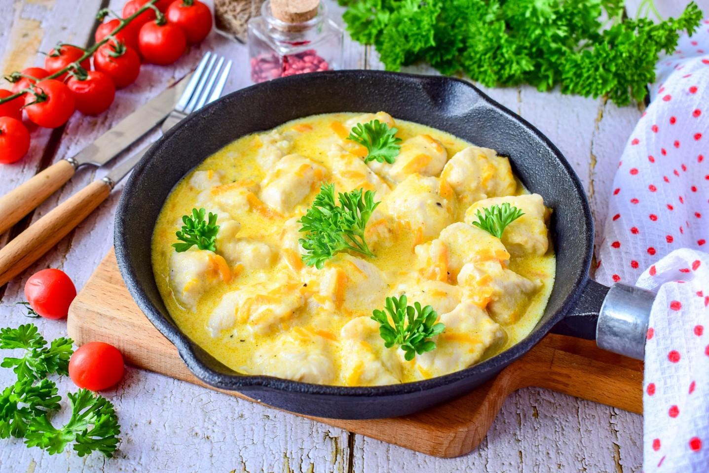Шаг 8 приготовления Куриная подливка на сметане из грудки