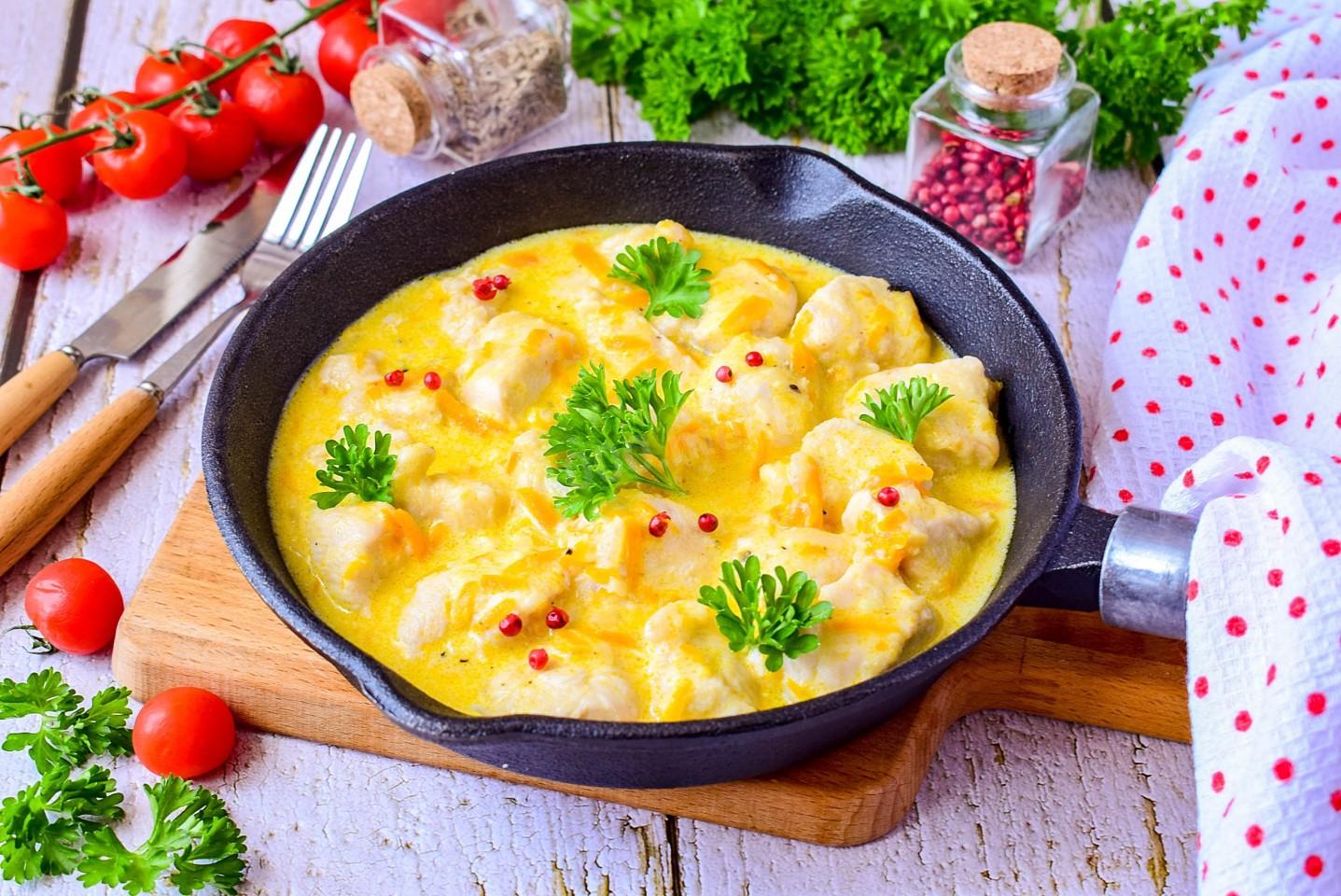 Обложка рецепта Куриная подливка на сметане из грудки