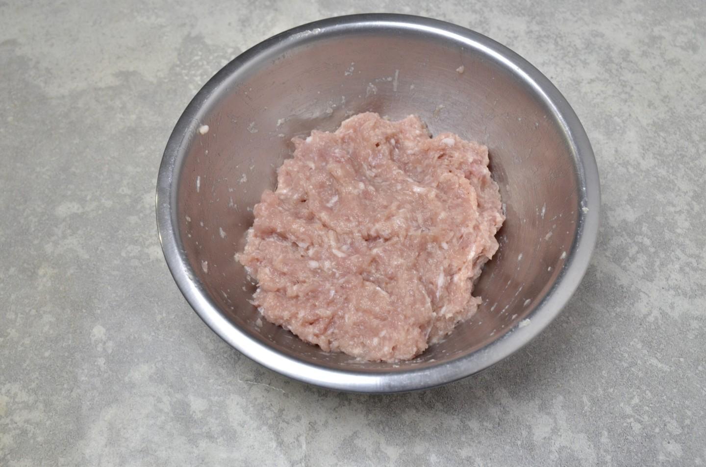 Шаг 4 приготовления Гнезда из фарша с сыром и помидорами в духовке