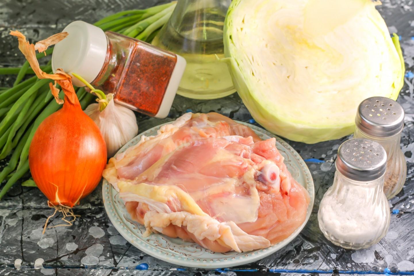 Шаг 1 приготовления Тушеная капуста с курицей в мультиварке
