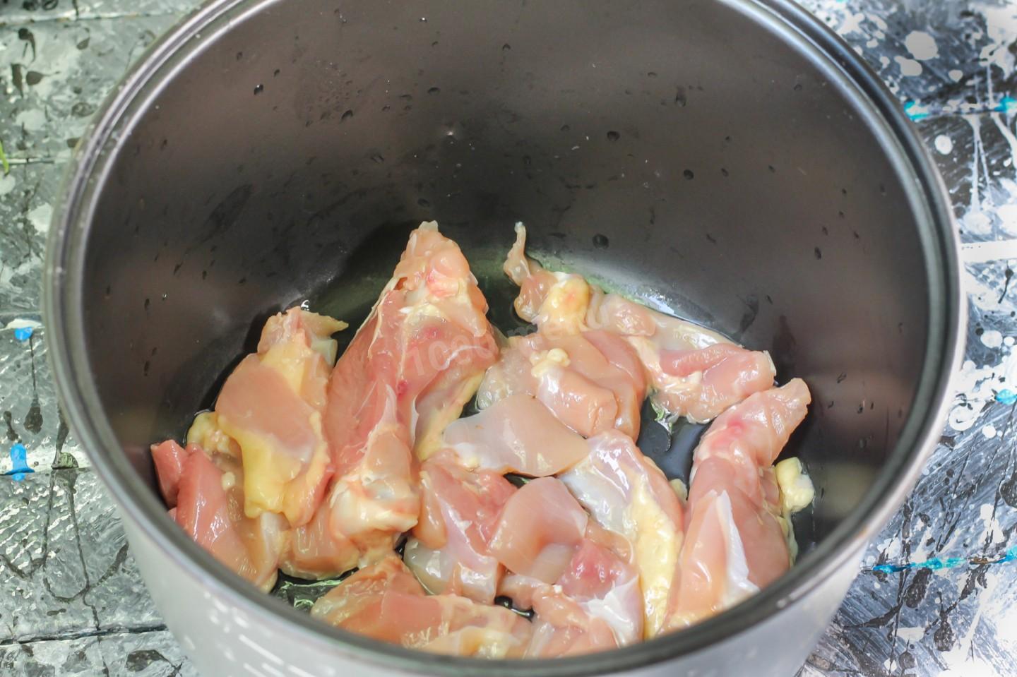 Шаг 2 приготовления Тушеная капуста с курицей в мультиварке