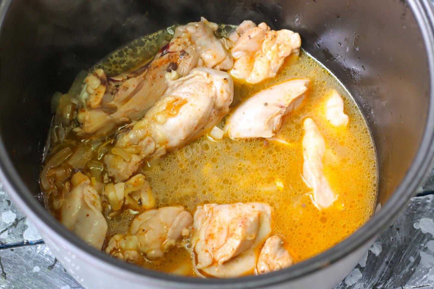 Шаг 6 приготовления Тушеная капуста с курицей в мультиварке