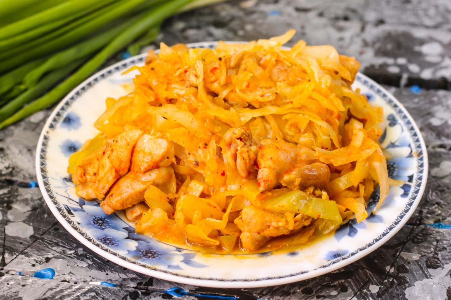 Шаг 9 приготовления Тушеная капуста с курицей в мультиварке