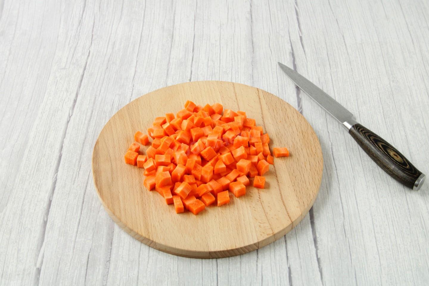 Шаг 5 приготовления Мясо с капустой и картошкой на сковороде