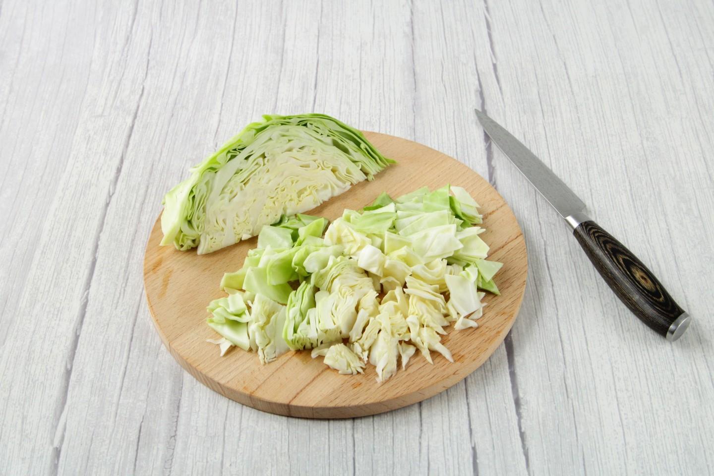Шаг 8 приготовления Мясо с капустой и картошкой на сковороде