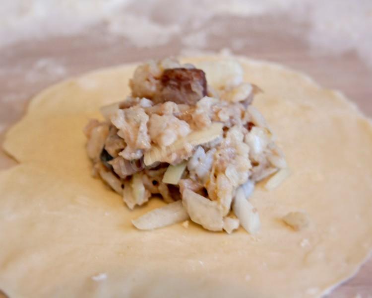Шаг 11 приготовления Манты с рыбой и рисом