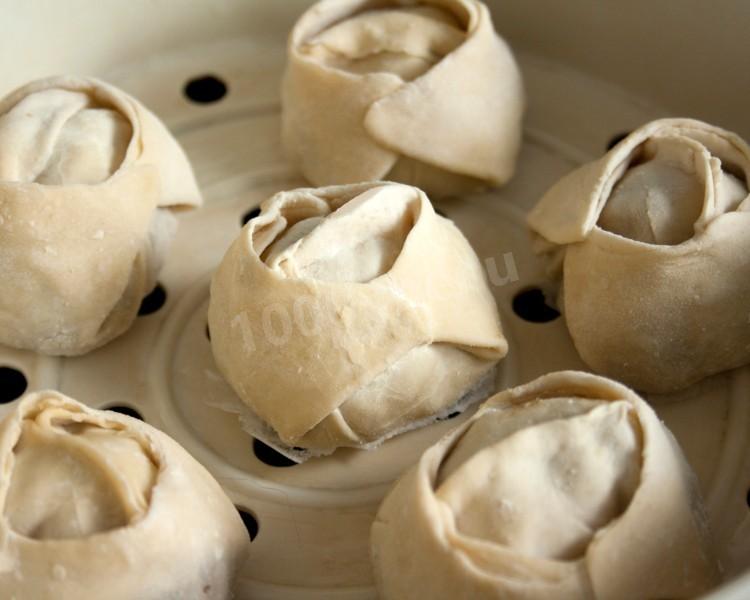 Шаг 13 приготовления Манты с рыбой и рисом