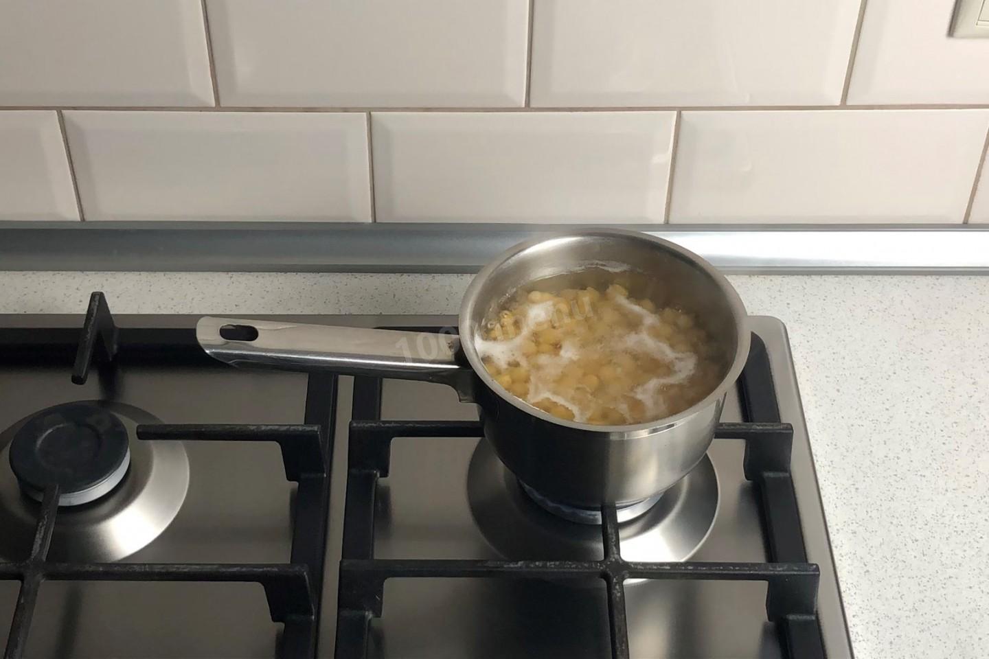 Шаг 3 приготовления Нут тушеный с овощами