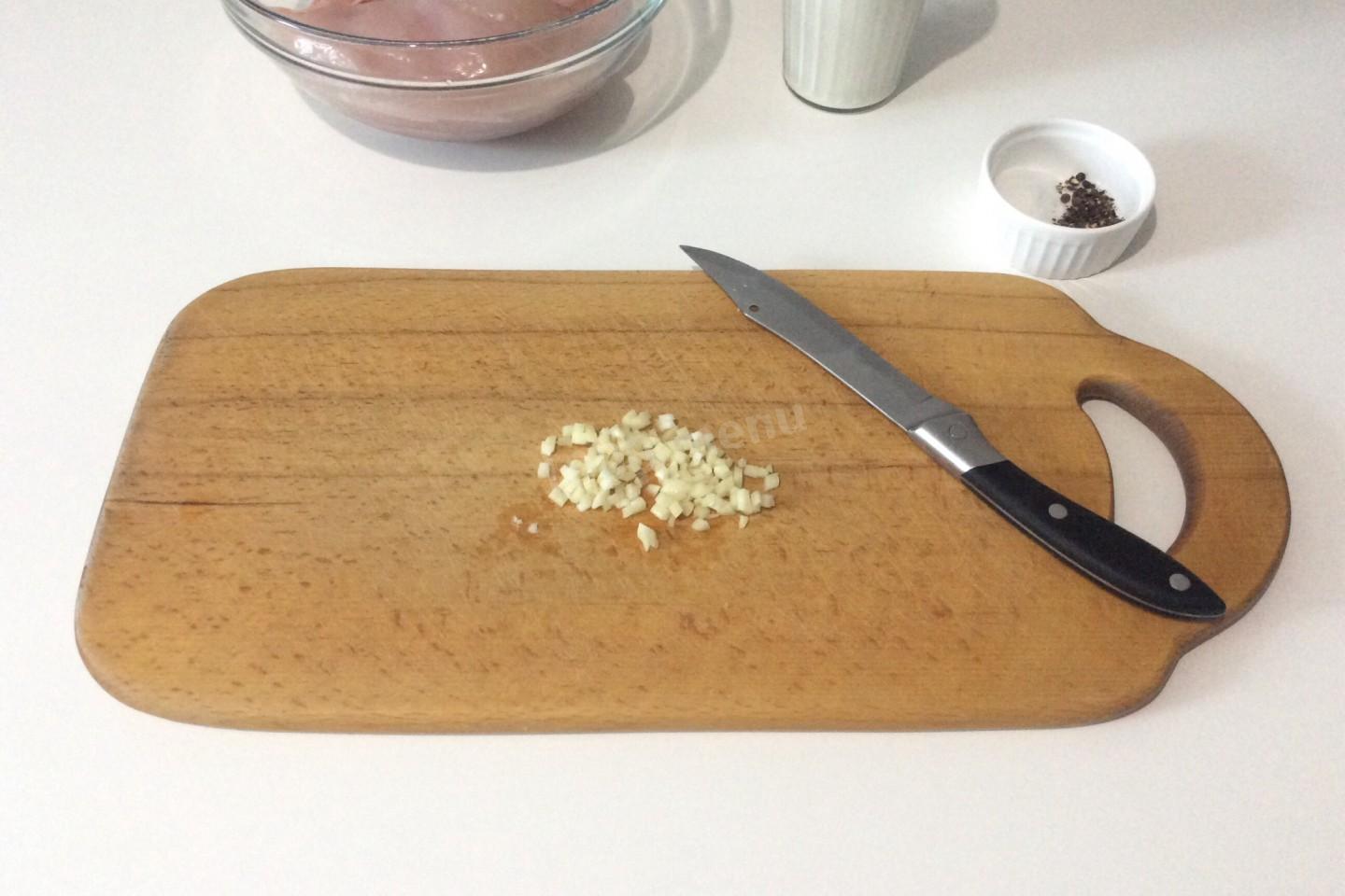 Шаг 2 приготовления Куриное филе в сливках в духовке