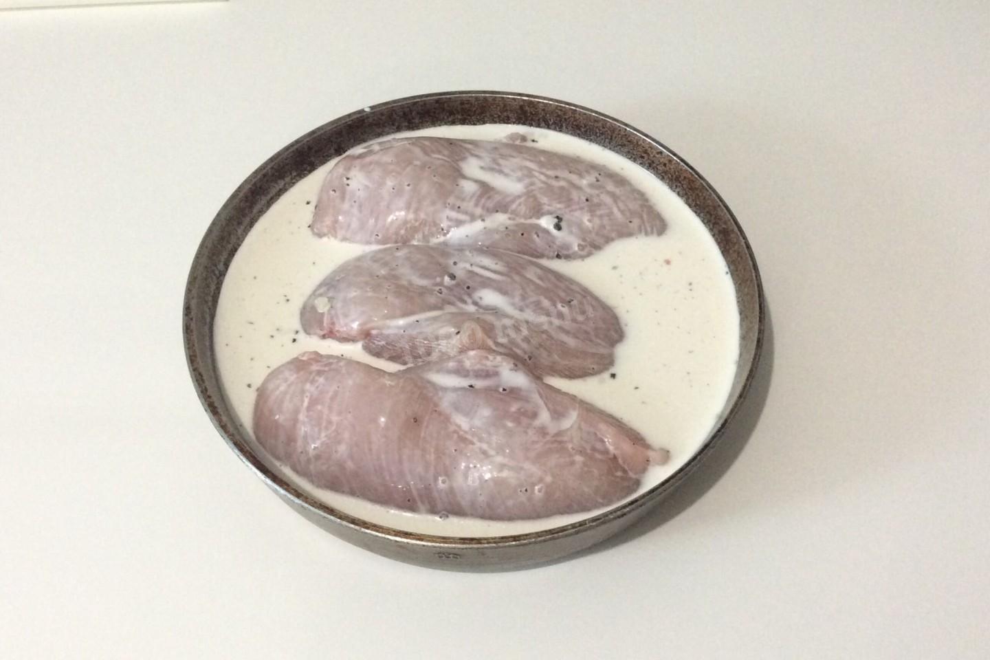 Шаг 5 приготовления Куриное филе в сливках в духовке