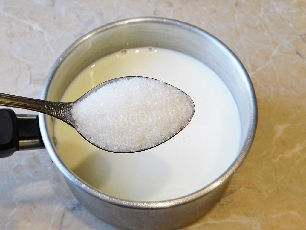 Шаг 3 приготовления Густая манная каша на молоке