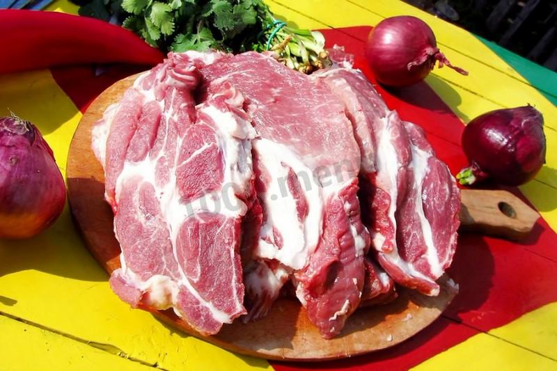 Шаг 1 приготовления Грузинский шашлык без маринада из свинины на углях