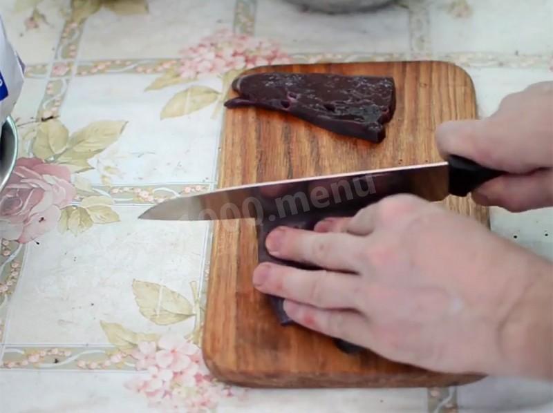 Шаг 1 приготовления Печень в жировой сетке шашлык на мангале
