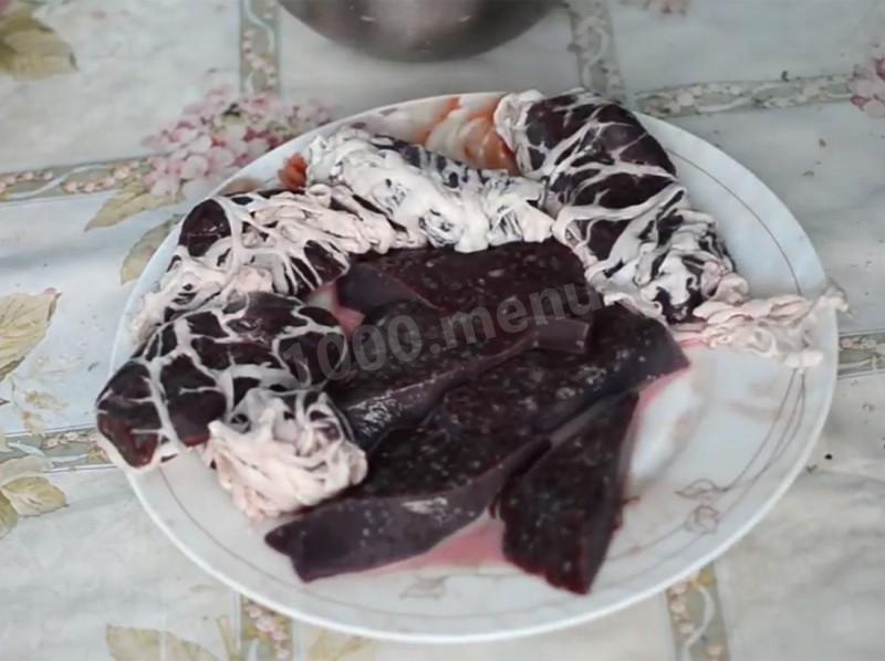 Шаг 4 приготовления Печень в жировой сетке шашлык на мангале
