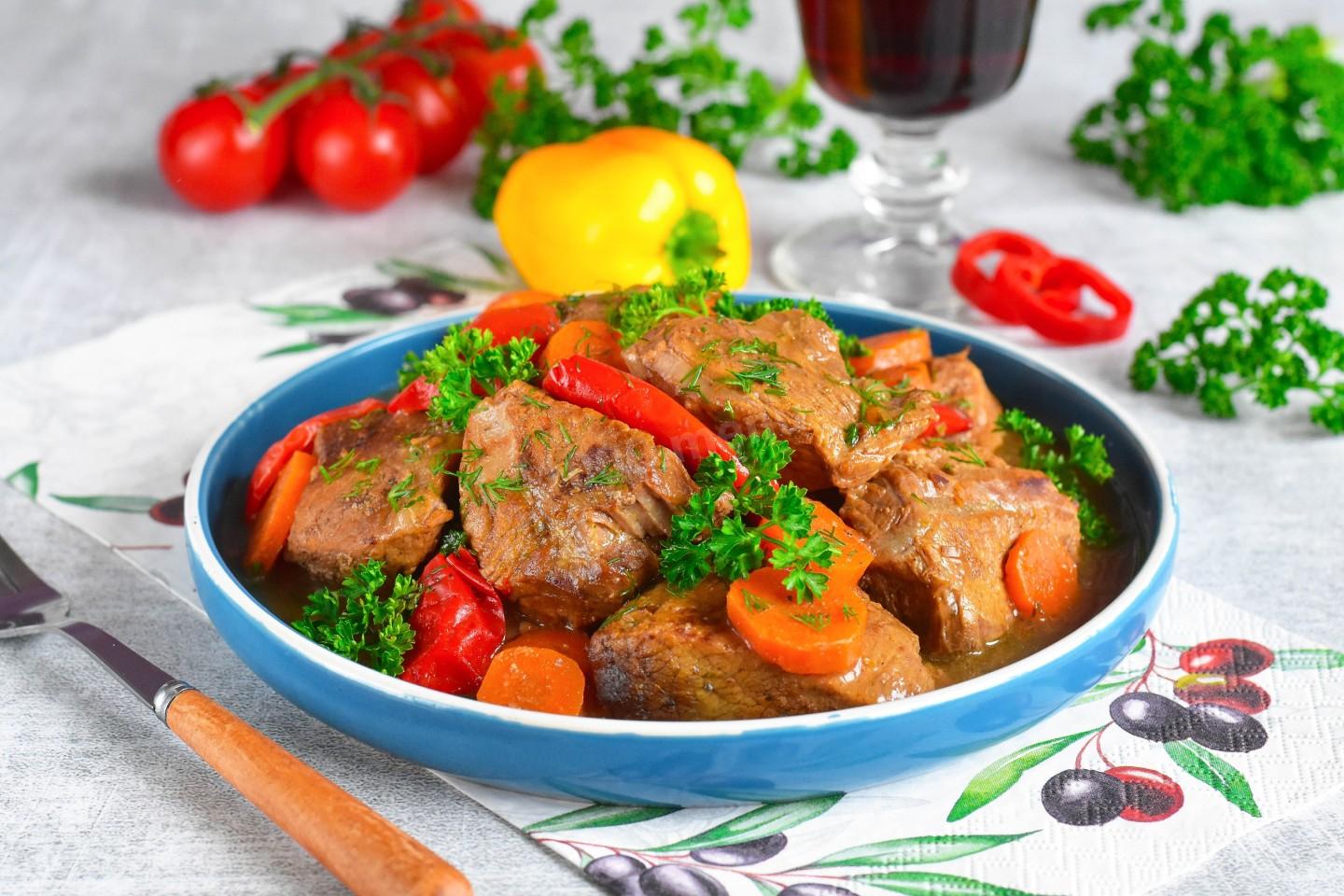 Обложка рецепта Томленое мясо говядины в духовке