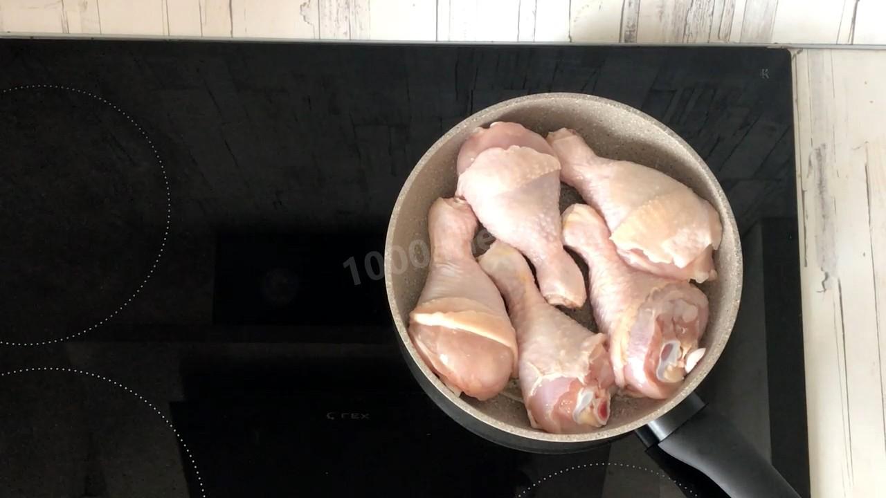Шаг 2 приготовления Куриные голени в соевом соусе на сковороде